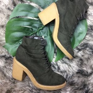*Bundle* Green faux suede heel boots